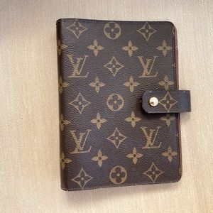 Authentic Medium Louis Vuitton Agenda!!